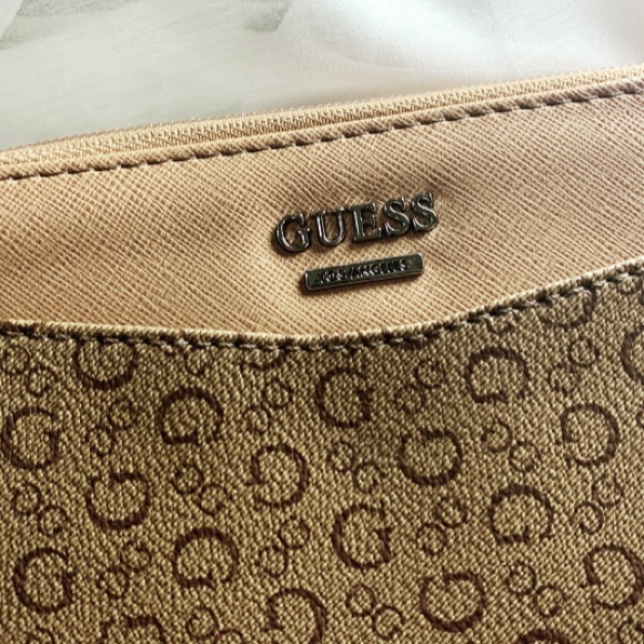 Spacious Guess Wallet - Picture 3 of 10